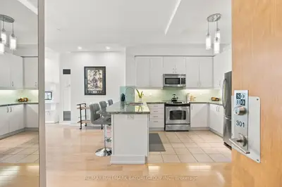 562 Eglinton Avenue E 301, Toronto, On M4p 1b9