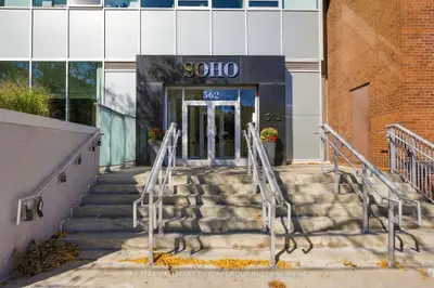 562 Eglinton Avenue E 301, Toronto, On M4p 1b9