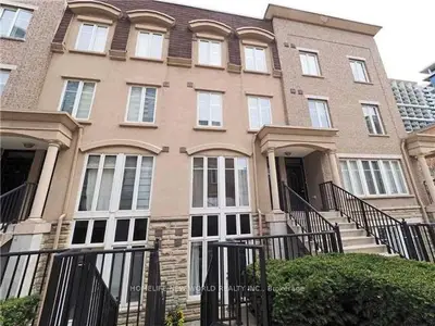 42 Western Battery Road 727, Toronto, On M6k 3p1
