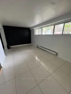 437 Lawrence Avenue W Lower, Toronto, On M5m 1c3