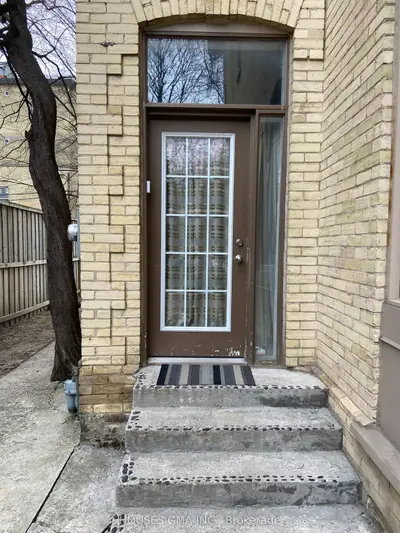 104 Pembroke Street Main #1, Toronto, On M5a 2n8