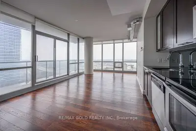 33 Mill Street 1904, Toronto, On M5a 3r3