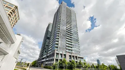 2 Sonic Way 210, Toronto, On M3c 0p1