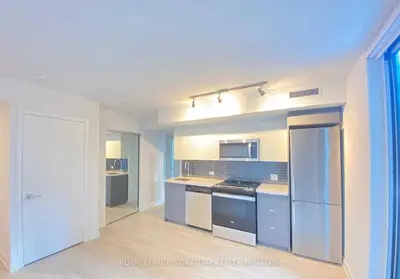 30 Tretti Way 204, Toronto, On M3h 0e3