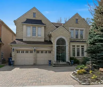 33 Green Meadows Circle Lower, Toronto, On M2j 5g6