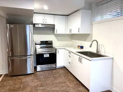 33 Green Meadows Circle Lower, Toronto, On M2j 5g6