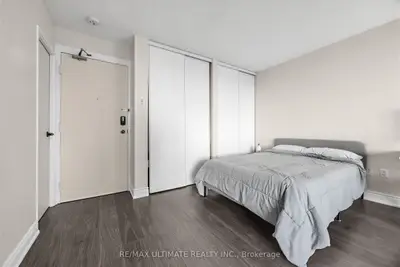 720 Spadina Avenue 603, Toronto, On M5s 2t9
