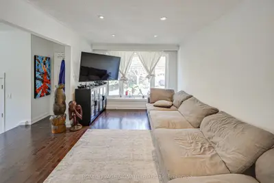 45 Fenelon Drive, Toronto, On M3a 3k4