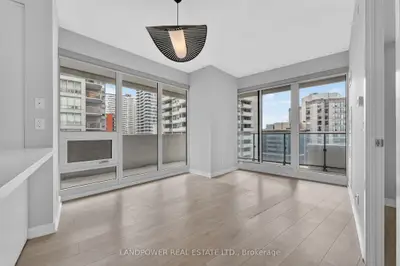 2221 Yonge Street 803, Toronto, On M4s 0b8
