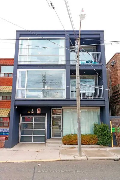 214 Bathurst Street Ph3a, Toronto, On M5t 2r9