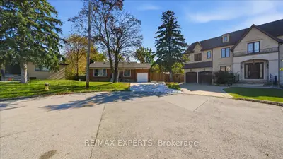 18 Robson Place, Toronto, On M2r 2y3