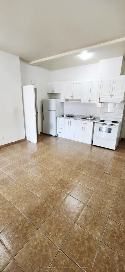 1040a St Clair Avenue Upper 1, Toronto, On M6e 1a5