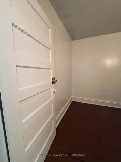 585 Parliament Street Upper Level, Toronto, On M4x 1p9