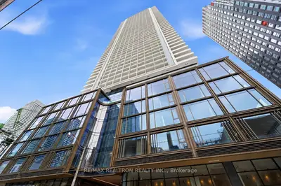 88 Queen Street E 4711, Toronto, On M5c 0b6