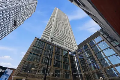 88 Queen Street E 4711, Toronto, On M5c 0b6
