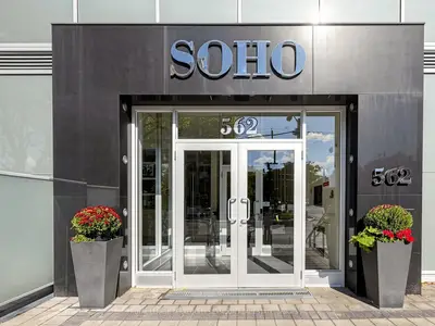 562 Eglinton Avenue E 401, Toronto, On M4p 1p1