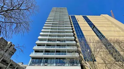 210 Simcoe Street 1003, Toronto, On M5t 0a9