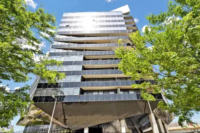 21 Lawren Harris Square 801, Toronto, On M5a 0t4