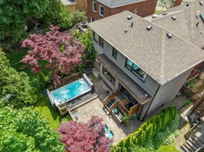 35 Belgrave Avenue, Toronto, On M5m 3s9