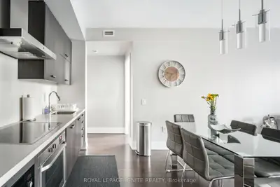 560 Front Street W 828, Toronto, On M5v 1c1