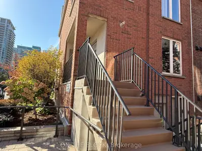 28 Douro Street 223, Toronto, On M6k 3m4