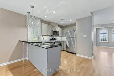 11 Niagara Street 23, Toronto, On M5v 3n9