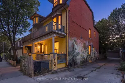 82a Augusta Avenue, Toronto, On M5t 2l1