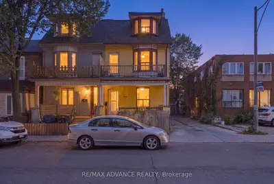 82a Augusta Avenue, Toronto, On M5t 2l1