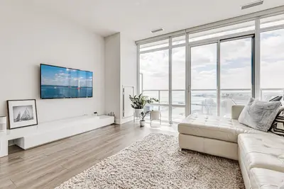 90 Stadium Road 915, Toronto, On M5v 3w5