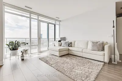 90 Stadium Road 915, Toronto, On M5v 3w5