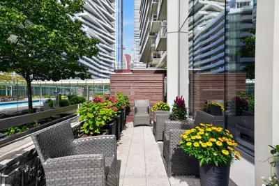 29 Queens Quay E Th 114, Toronto, On M5e 0a4