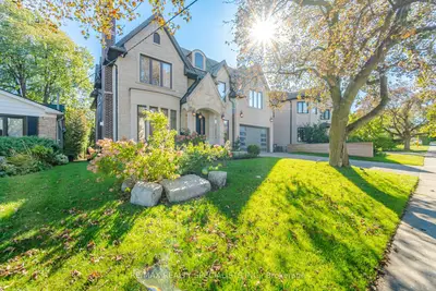154 Burbank Drive, Toronto, On M2k 1p1