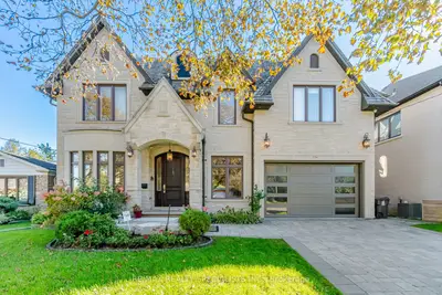 154 Burbank Drive, Toronto, On M2k 1p1