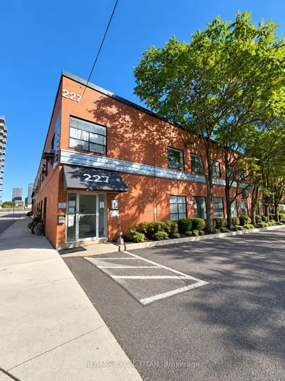 227 Sterling Road E 213, Toronto, On M6p 3l4