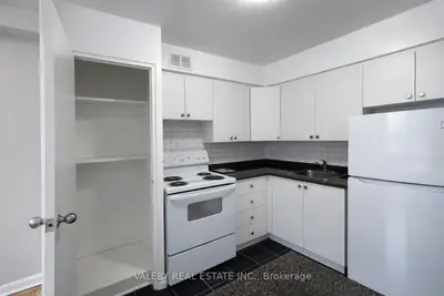 42 Thorncliffe Park Drive 408, Toronto, On M4h 1k1