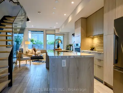 28 Sonic Way, Toronto, On M3c 3z2