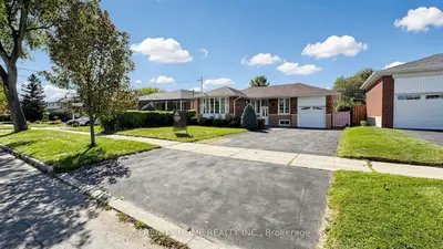 15 Monarchwood Crescent, Toronto, On M3a 1h3