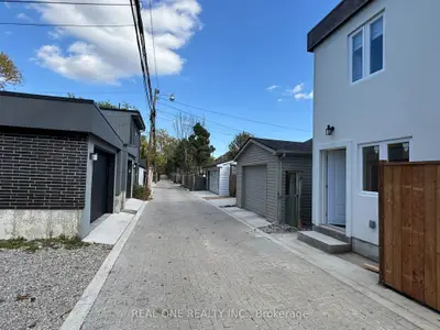 90 Douglas Avenue Laneway House, Toronto, On M5m 1g5