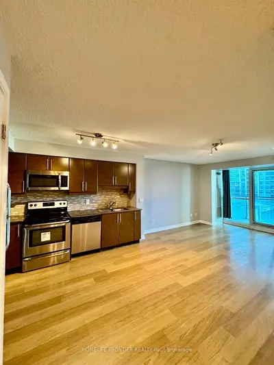 33 Bay Street 707, Toronto, On M5j 2z3