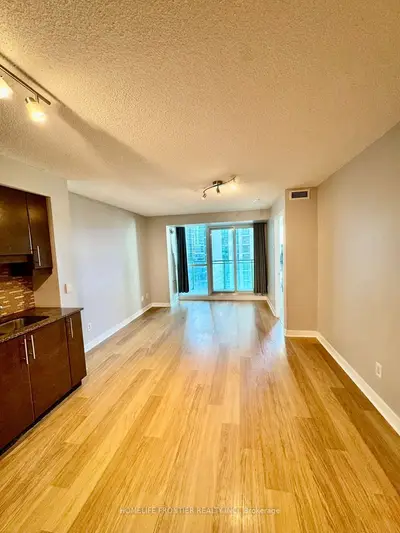 33 Bay Street 707, Toronto, On M5j 2z3