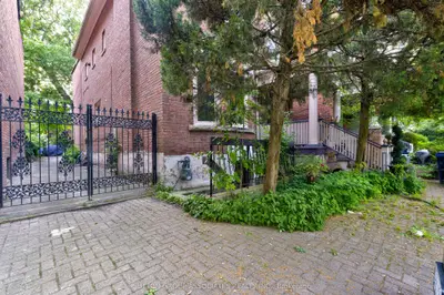 192 Albany Avenue Basement, Toronto, On M5r 3c6