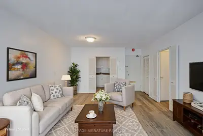 60 Montclair Avenue 401, Toronto, On M5p 1p7