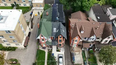 23 Ross Street B, Toronto, On M5t 1z8