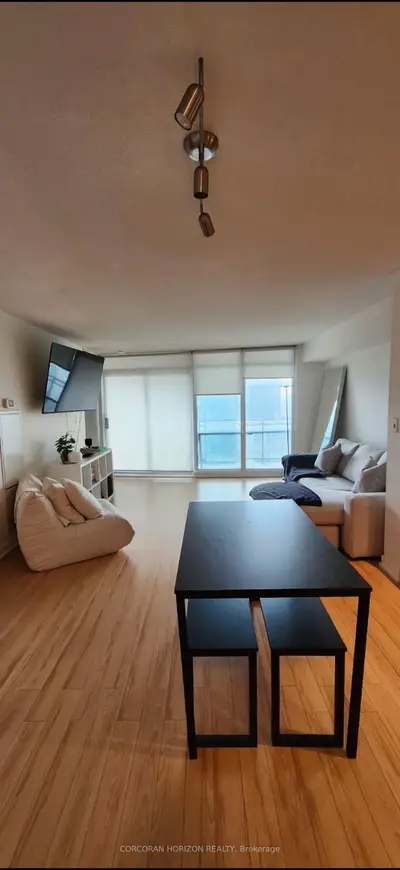 25 Capreol Court 910, Toronto, On M5v 3z7