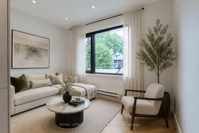 390 Palmerston Boulevard Laneway, Toronto, On M6g 2n6