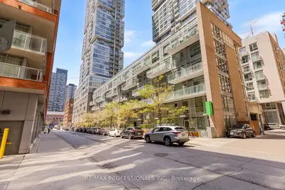 30 Nelson Street 325, Toronto, On M5v 0h5