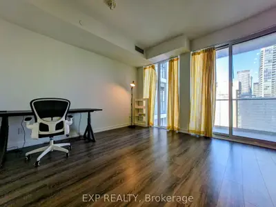 20 Edward Street 1821, Toronto, On M5g 1c9