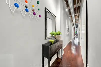 43 Hanna Avenue 103, Toronto, On M6k 1x1