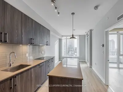 27 Bathurst Street 901w, Toronto, On M5v 0r1