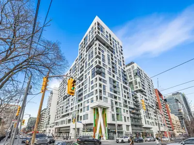 27 Bathurst Street 901w, Toronto, On M5v 0r1